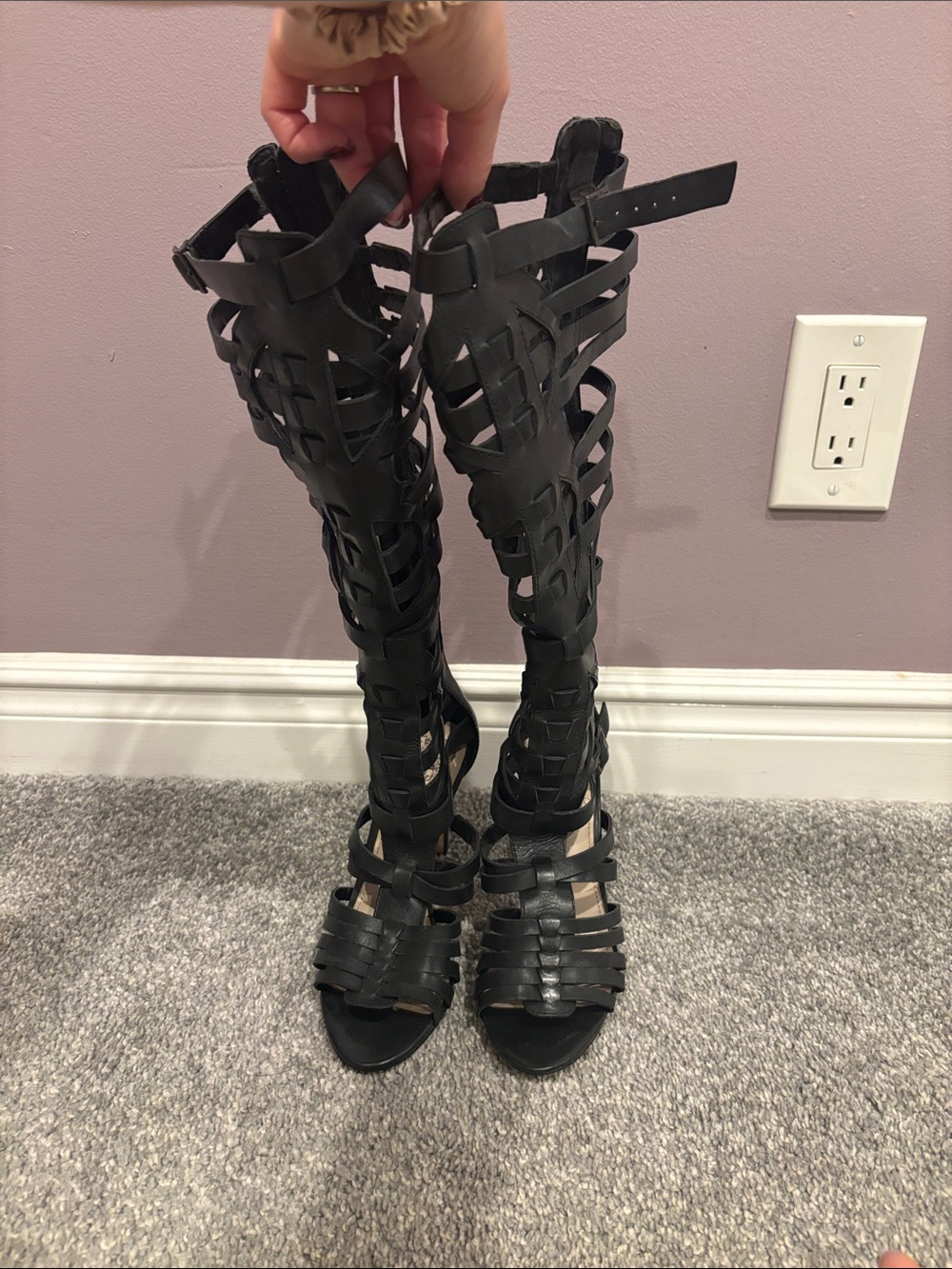 Vince Camuto Black Strappy Knee-High Gladiator Sandals - Picture 3 of 5